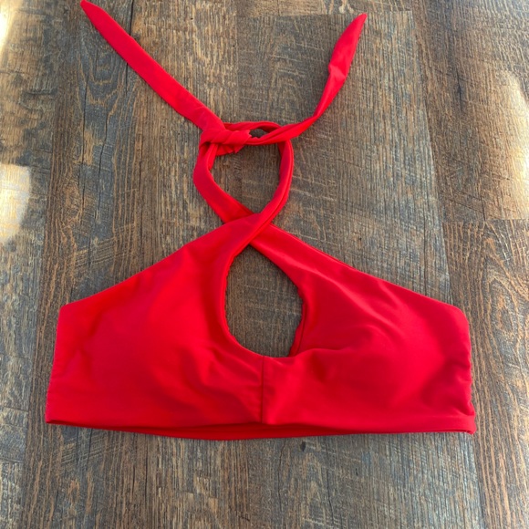 Zaful Criss Cross Tie Neck Halter Bikini Top - Picture 2 of 5
